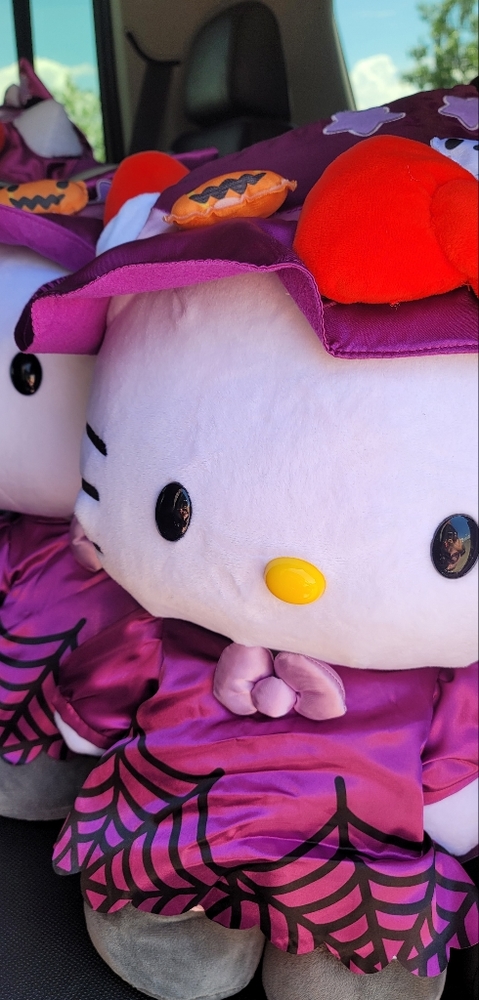 Hello kitty 2022 halloween greeter